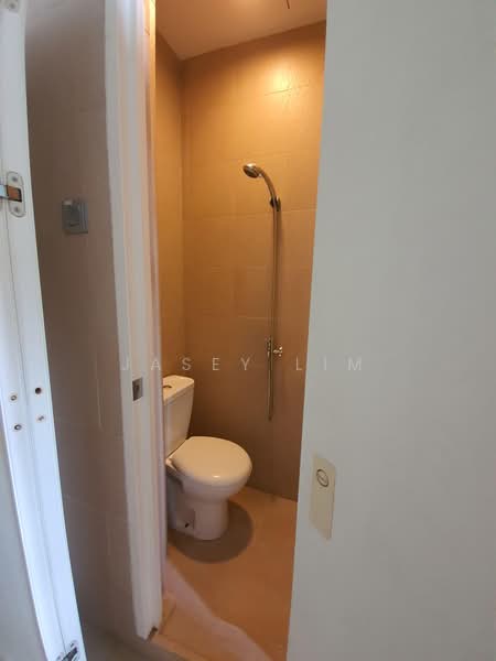 Balmoral Hills, 9 Balmoral Park, 4 Bedrooms, 1,841 sqft, Condominium For Rent, by Jasey Lim, 500193874 - Helper's Bathroom - PropertyGuru.com.sg