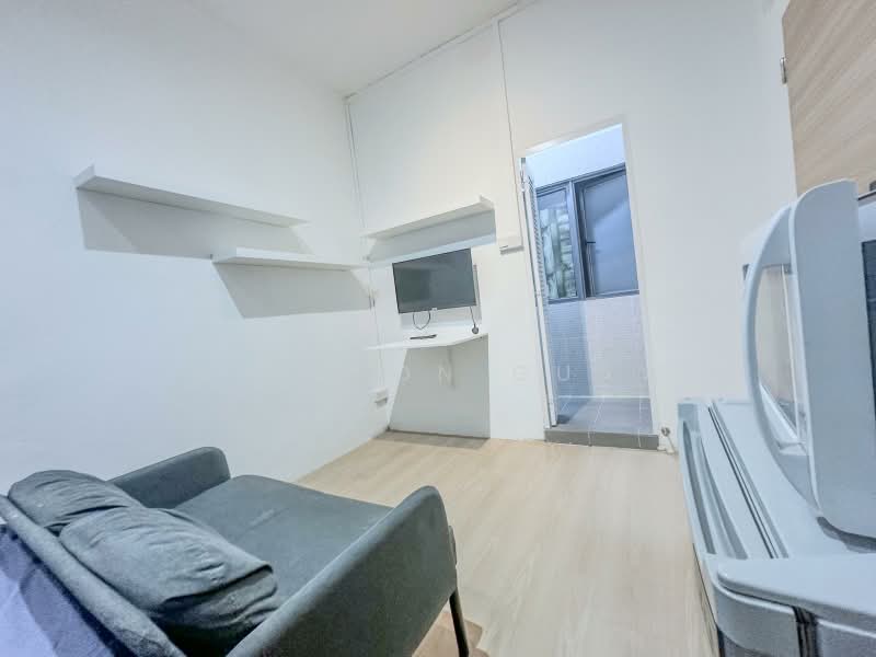 Rare Shophouse rooms for rent! 007, , Room Rental, 150 sqft, Shophouse For Rent, by Nickson Guay, 500193875 - Living Room - PropertyGuru.com.sg