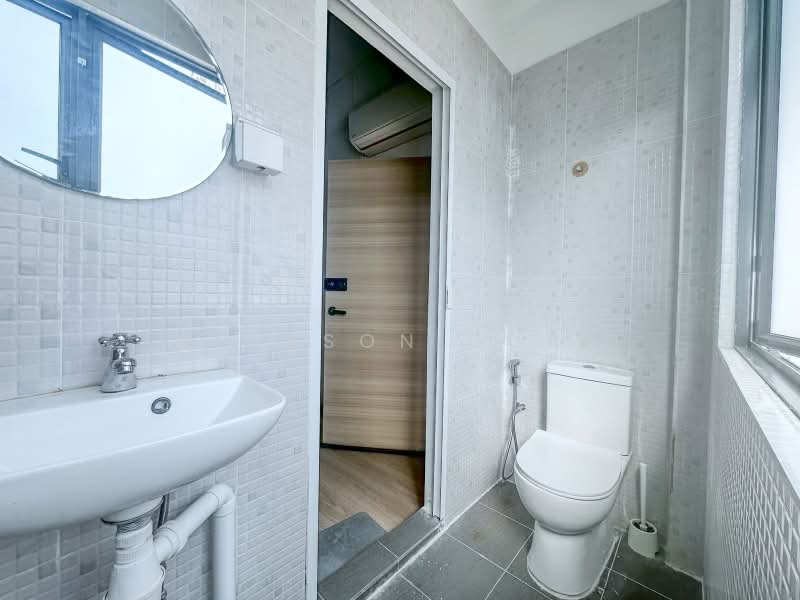 Rare Shophouse rooms for rent! 007, , Room Rental, 150 sqft, Shophouse For Rent, by Nickson Guay, 500193875 - Bathroom - PropertyGuru.com.sg