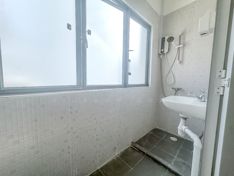 Rare Shophouse rooms for rent! 007, , Room Rental, 150 sqft, Shophouse For Rent, by Nickson Guay, 500193875 - Bathroom - PropertyGuru.com.sg