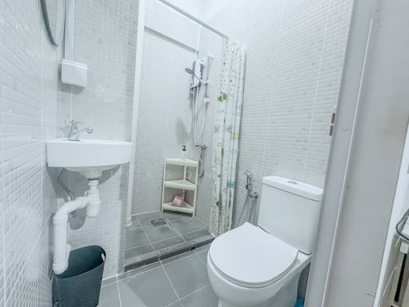 Rare Shophouse rooms for rent! 007, , Room Rental, 150 sqft, Shophouse For Rent, by Nickson Guay, 500193875 - Bathroom - PropertyGuru.com.sg