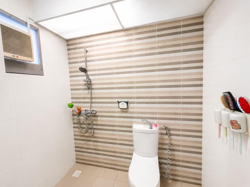 420A Northshore Drive, 420A Northshore Drive, 3 Bedrooms, 1,022 sqft, HDB Flat For Sale, by Shynna Neo, 500193878 - Bathroom - PropertyGuru.com.sg
