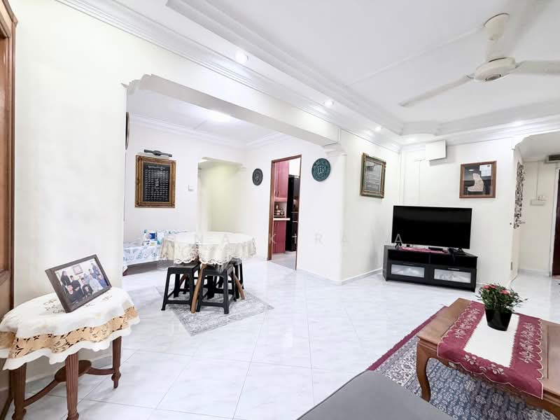632 Woodlands Ring Road, 632 Woodlands Ring Road, 3 Bedrooms, 1,302 sqft, HDB Flat For Sale, by Nona Kirana, 500193893 - Living Room - PropertyGuru.com.sg