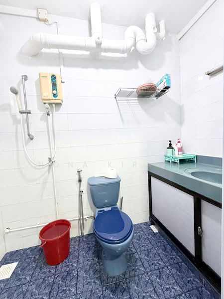 632 Woodlands Ring Road, 632 Woodlands Ring Road, 3 Bedrooms, 1,302 sqft, HDB Flat For Sale, by Nona Kirana, 500193893 - Bathroom - PropertyGuru.com.sg