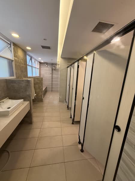 Cheap Bedroom @ Telok Ayer MRT, , Room Rental, 80 sqft, Condominium For Rent, by Alan Tsui 徐先生, 500193902 - Bathroom - PropertyGuru.com.sg