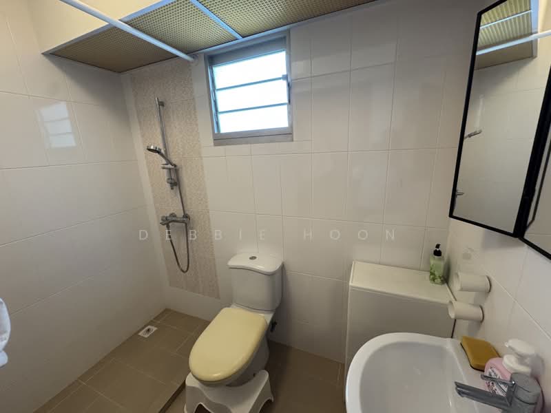 162A Rivervale Crescent, 162A Rivervale Crescent, 2 Bedrooms, 990 sqft, HDB Flat For Rent, by Debbie Hoon, 500193905 - Bathroom - PropertyGuru.com.sg