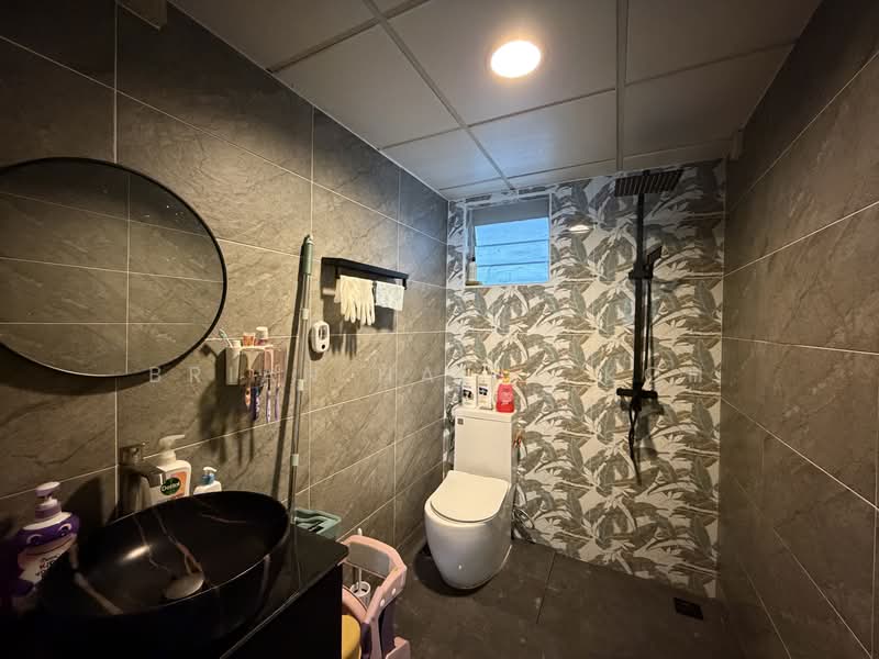 301C Punggol Central, 301C Punggol Central, 3 Bedrooms, 1,001 sqft, HDB Flat For Sale, by Brian Hafiz Koh, 500193910 - Bathroom - PropertyGuru.com.sg