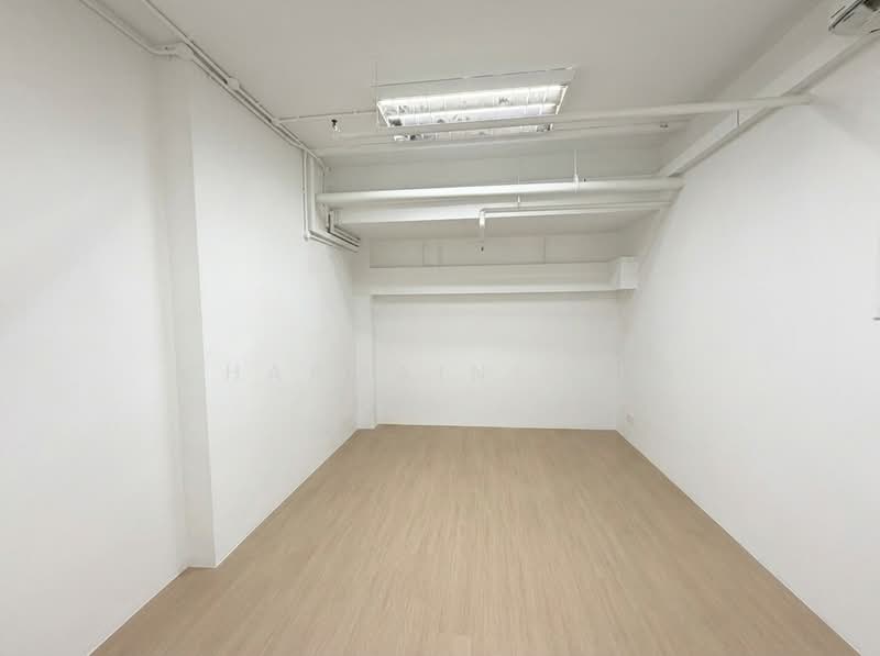 Wcega Plaza, 1 Bukit Batok Crescent, 2,411 sqft, Light Industrial (B1) For Rent, by Charmaine Lim, 500193922 - Interior - CommercialGuru.com.sg