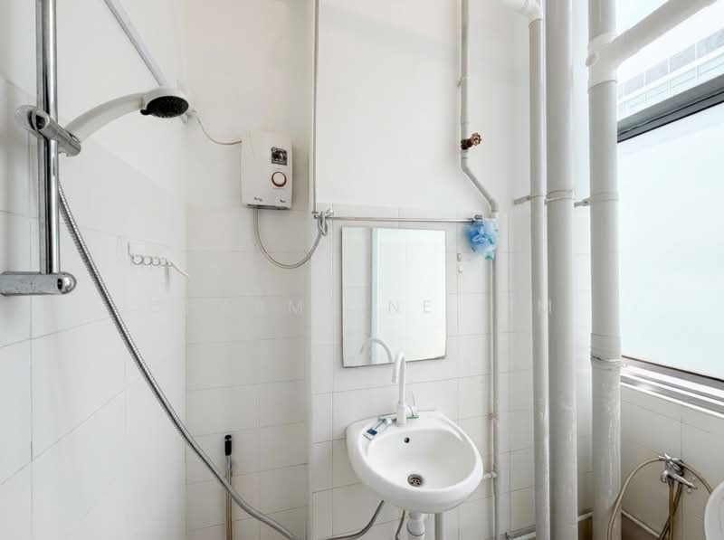 Wcega Plaza, 1 Bukit Batok Crescent, 2,411 sqft, Light Industrial (B1) For Rent, by Charmaine Lim, 500193926 - Bathroom - CommercialGuru.com.sg