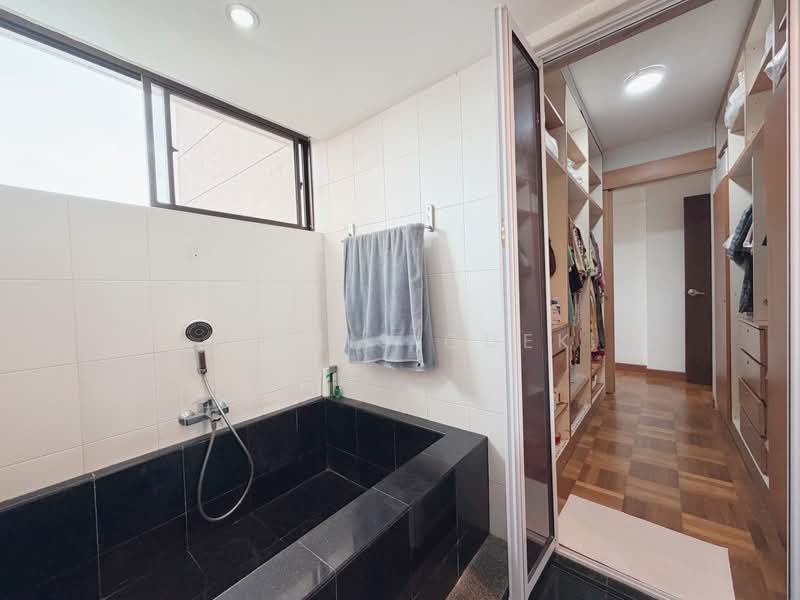 Lutheran Towers, 21 Tan Kim Cheng Road, 4 Bedrooms, 1,916 sqft, Apartment For Sale, by Alexis Quek, 500193927 - Bathroom - PropertyGuru.com.sg