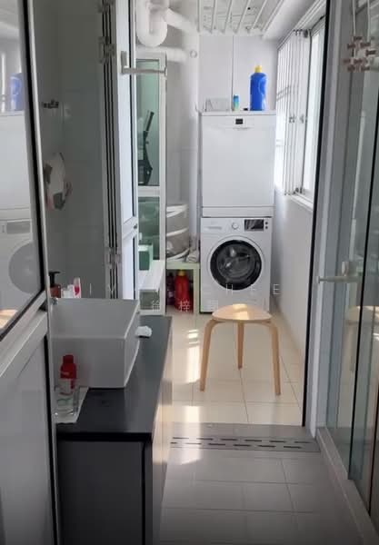 425 Clementi Avenue 1, 425 Clementi Avenue 1, 2 Bedrooms, 1,216 sqft, HDB Flat For Rent, by Ivan Chee 徐梓翔, 500193929 - Balcony - PropertyGuru.com.sg