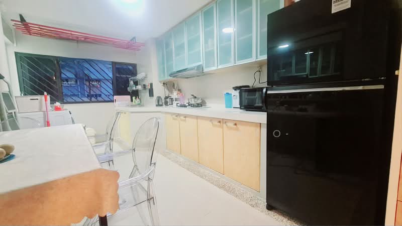 84 Bedok North Street 4, 84 Bedok North Street 4, Room Rental, 721 sqft, HDB Flat For Rent, by Joanne Yeo, 500193936 - Kitchen with fridge and microwave - PropertyGuru.com.sg