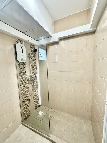 886C Woodlands Drive 50, 886C Woodlands Drive 50, 2 Bedrooms, 721 sqft, HDB Flat For Rent, by Shao Inn Tian, 500193939 - Master Bathroom - PropertyGuru.com.sg