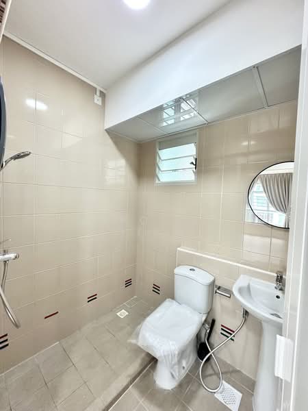 886C Woodlands Drive 50, 886C Woodlands Drive 50, 2 Bedrooms, 721 sqft, HDB Flat For Rent, by Shao Inn Tian, 500193939 - Common Bathroom - PropertyGuru.com.sg