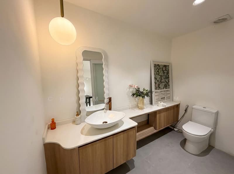 Wcega Plaza, 1 Bukit Batok Crescent, 2,000 sqft, Light Industrial (B1) For Rent, by Charmaine Lim, 500193943 - Bathroom - CommercialGuru.com.sg