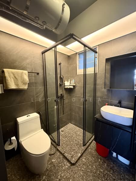 228A Punggol Field, 228A Punggol Field, 3 Bedrooms, 1,001 sqft, HDB Flat For Sale, by Leon Chea, 500193956 - Bathroom - PropertyGuru.com.sg