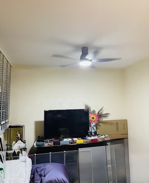 Azalea Park Condo, 12 Flora Road, 3 Bedrooms, 1,313 sqft, Condominium For Sale, by Louis Tan 陈广平, 500193960 - Living Room - PropertyGuru.com.sg
