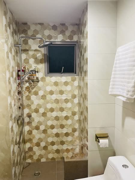 Azalea Park Condo, 12 Flora Road, 3 Bedrooms, 1,313 sqft, Condominium For Sale, by Louis Tan 陈广平, 500193960 - Bathroom - PropertyGuru.com.sg