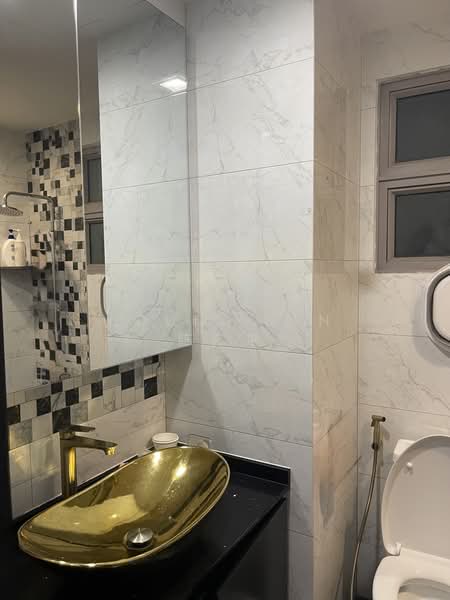 Azalea Park Condo, 12 Flora Road, 3 Bedrooms, 1,313 sqft, Condominium For Sale, by Louis Tan 陈广平, 500193960 - Bathroom - PropertyGuru.com.sg