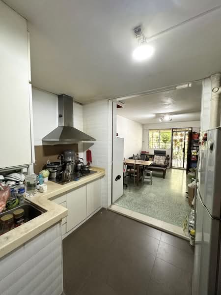 96 Lorong 3 Toa Payoh, 96 Lorong 3 Toa Payoh, 2 Bedrooms, 732 sqft, HDB Flat For Sale, by Kaisley Poon, 500193962 - Kitchen - PropertyGuru.com.sg