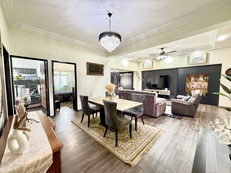 680 Choa Chu Kang Crescent, 680 Choa Chu Kang Crescent, 4 Bedrooms, 1,550 sqft, HDB Flat For Sale, by Hidayat Shariff, 500193965 - Living Room - PropertyGuru.com.sg