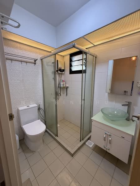 818B Choa Chu Kang Avenue 1, 818B Choa Chu Kang Avenue 1, 3 Bedrooms, 990 sqft, HDB Flat For Sale, by Neo Bing Hui, 500193967 - Bathroom - PropertyGuru.com.sg