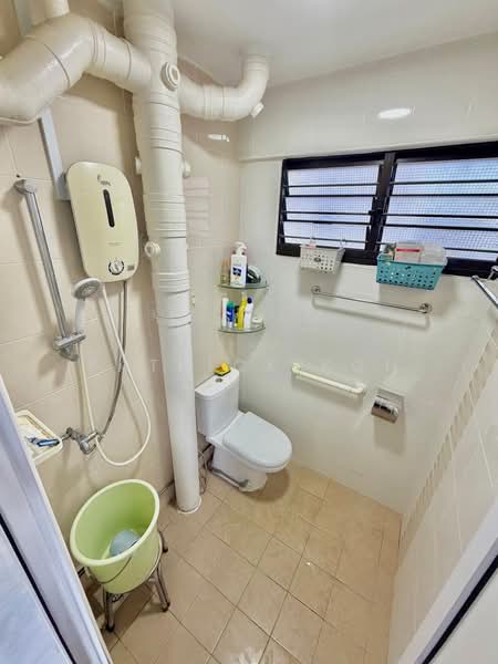 183 Bukit Batok West Avenue 8, 183 Bukit Batok West Avenue 8, 3 Bedrooms, 1,001 sqft, HDB Flat For Sale, by Patrick Koh, 500193988 - Bathroom - PropertyGuru.com.sg