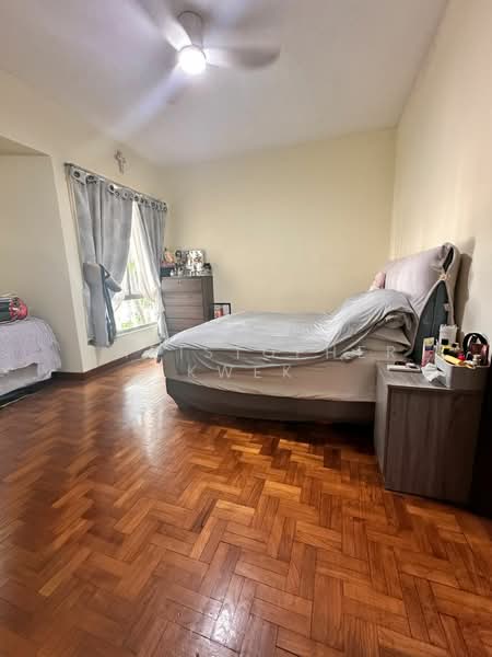 Maple Woods, 985 Bukit Timah Road, 3 Bedrooms, 1,335 sqft, Condominium For Rent, by Christopher Kwek, 500194001 - Bedroom - PropertyGuru.com.sg