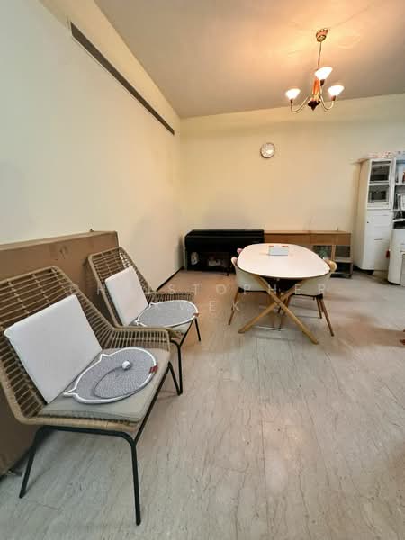 Maple Woods, 985 Bukit Timah Road, 3 Bedrooms, 1,335 sqft, Condominium For Rent, by Christopher Kwek, 500194001 - Dining Room - PropertyGuru.com.sg