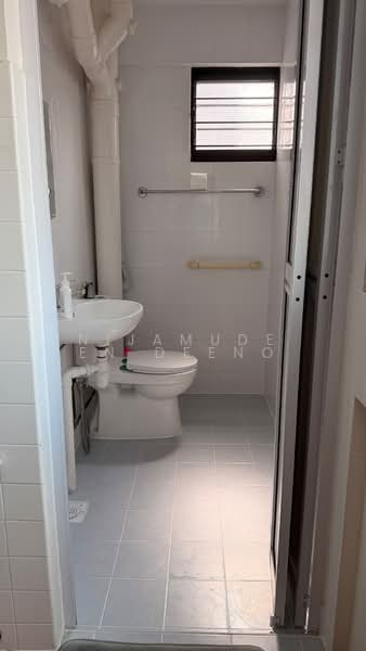 283 Bukit Batok East Avenue 3, 283 Bukit Batok East Avenue 3, 1 Bedroom, 699 sqft, HDB Flat For Rent, by Nijamudeen Deeno, 500194013 - Bathroom - PropertyGuru.com.sg