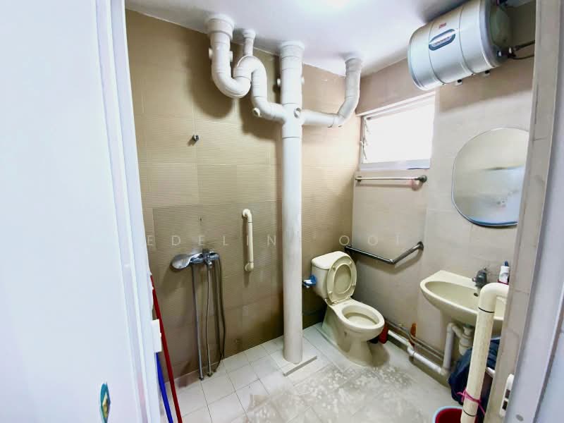116 Jurong East Street 13, 116 Jurong East Street 13, 3 Bedrooms, 1,292 sqft, HDB Flat For Sale, by Edeline Ooi, 500194014 - Bathroom - PropertyGuru.com.sg