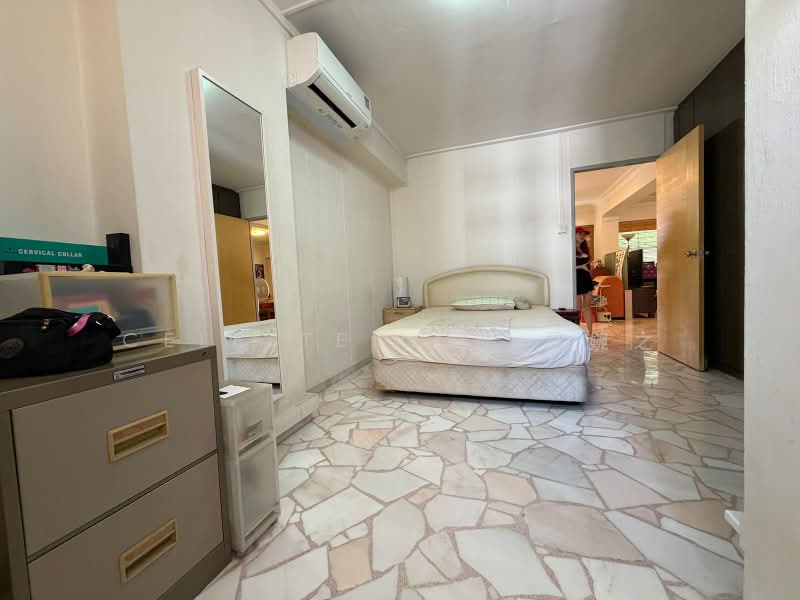 430 Choa Chu Kang Avenue 4, 430 Choa Chu Kang Avenue 4, 3 Bedrooms, 1,151 sqft, HDB Flat For Sale, by Celeste Loh 羅婉之, 500194021 - Master with bath - PropertyGuru.com.sg