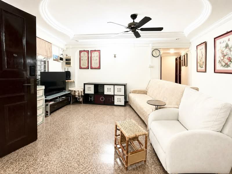118 Ang Mo Kio Avenue 4, 118 Ang Mo Kio Avenue 4, 5 Bedrooms, 1,593 sqft, HDB Flat For Sale, by Nicholas Ho, 500194055 - Living Room - PropertyGuru.com.sg