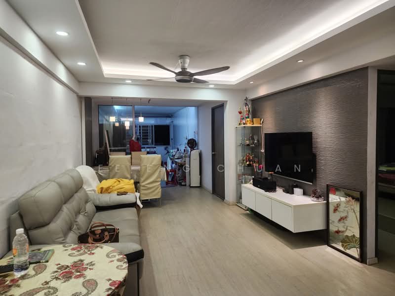 731 Clementi West Street 2, 731 Clementi West Street 2, 3 Bedrooms, 1,001 sqft, HDB Flat For Sale, by Lee Eng Chuan, 500194064 - Living Room - PropertyGuru.com.sg