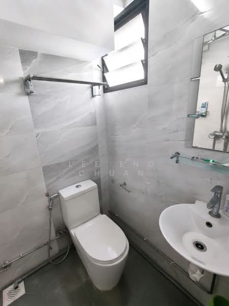 731 Clementi West Street 2, 731 Clementi West Street 2, 3 Bedrooms, 1,001 sqft, HDB Flat For Sale, by Lee Eng Chuan, 500194064 - Bathroom - PropertyGuru.com.sg