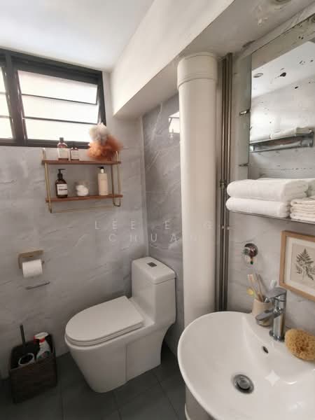 731 Clementi West Street 2, 731 Clementi West Street 2, 3 Bedrooms, 1,001 sqft, HDB Flat For Sale, by Lee Eng Chuan, 500194064 - Bathroom - PropertyGuru.com.sg