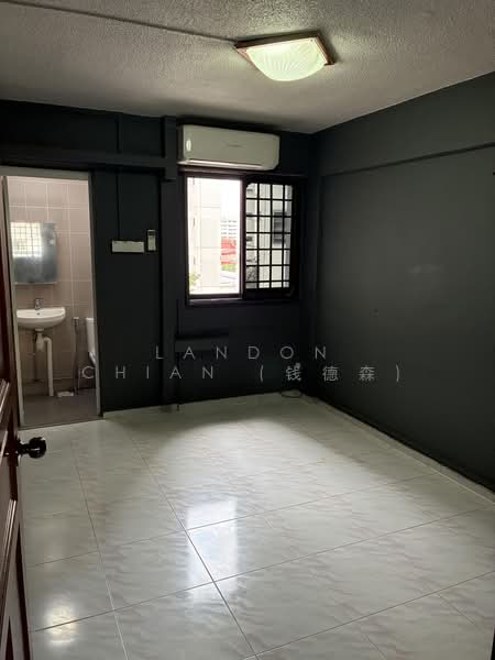 462 Tampines Street 44, 462 Tampines Street 44, 2 Bedrooms, 689 sqft, HDB Flat For Sale, by Landon Chian (钱德森), 500194067 - master room - PropertyGuru.com.sg