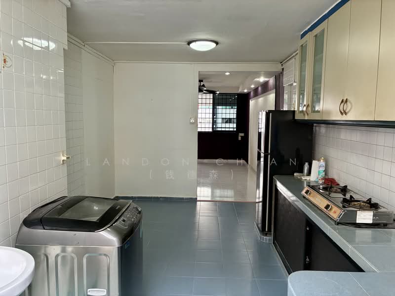 462 Tampines Street 44, 462 Tampines Street 44, 2 Bedrooms, 689 sqft, HDB Flat For Sale, by Landon Chian (钱德森), 500194067 - kitchen - PropertyGuru.com.sg