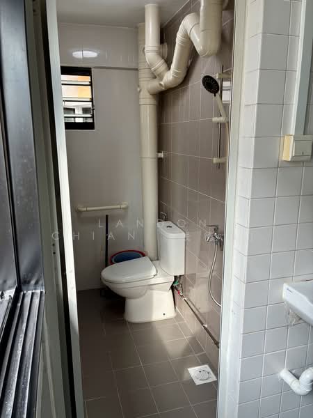462 Tampines Street 44, 462 Tampines Street 44, 2 Bedrooms, 689 sqft, HDB Flat For Sale, by Landon Chian (钱德森), 500194067 - bathroom (kitchen) - PropertyGuru.com.sg
