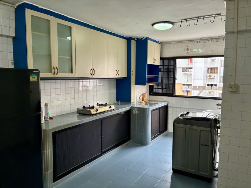 462 Tampines Street 44, 462 Tampines Street 44, 2 Bedrooms, 689 sqft, HDB Flat For Sale, by Landon Chian (钱德森), 500194067 - kitchen - PropertyGuru.com.sg