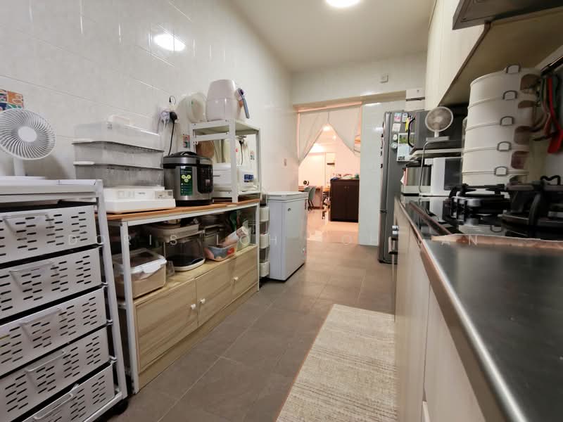 394 Bukit Batok West Avenue 5, 394 Bukit Batok West Avenue 5, 4 Bedrooms, 1,270 sqft, HDB Flat For Sale, by Doris Loh Soh Lan, 500194088 - Kitchen - PropertyGuru.com.sg