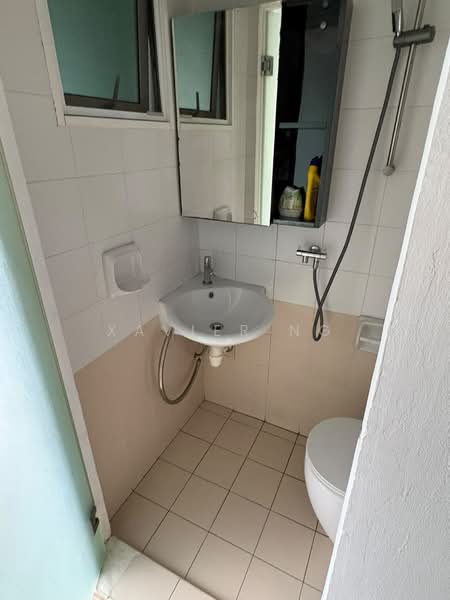 Evergreen Park, 35 Hougang Avenue 7, 3 Bedrooms, 1,040 sqft, Condominium For Sale, by Xavier Ng, 500194090 - Bathroom - PropertyGuru.com.sg