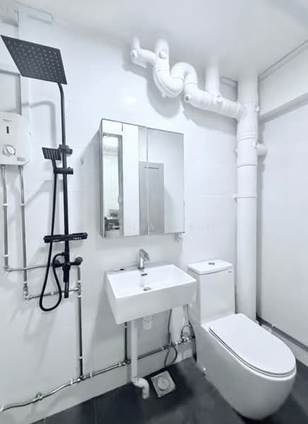 535 Hougang Street 52, 535 Hougang Street 52, 3 Bedrooms, 1,216 sqft, HDB Flat For Sale, by Mohamed Alias, 500194097 - Bathroom - PropertyGuru.com.sg