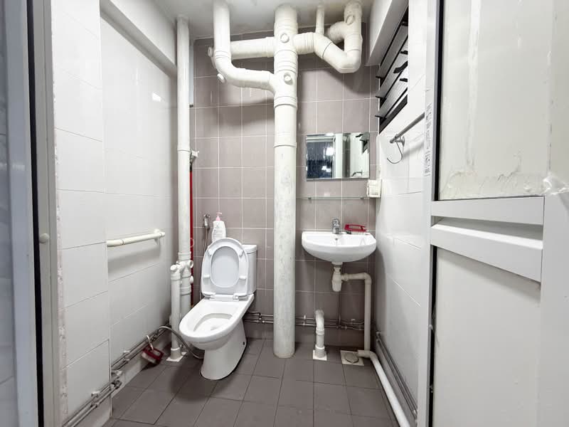 108 Mcnair Road, 108 Mcnair Road, Room Rental, 120 sqft, HDB Flat For Rent, by Novell Tan, 500194098 - Bathroom - PropertyGuru.com.sg