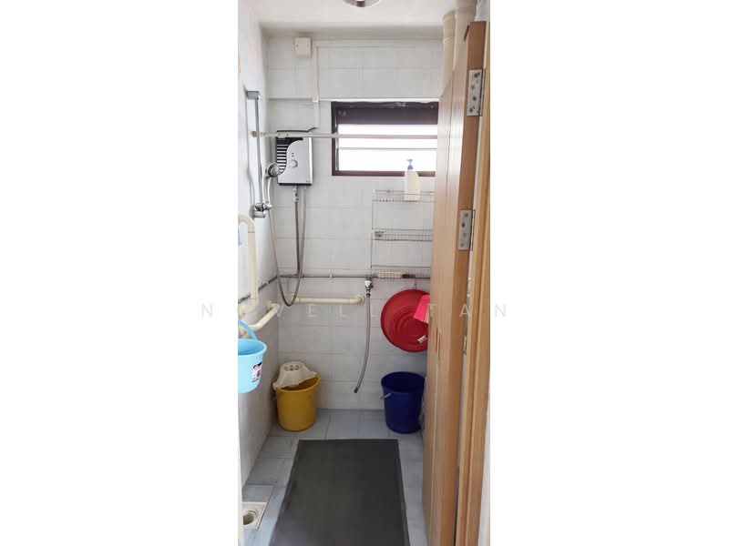 27 Toa Payoh East, 27 Toa Payoh East, Room Rental, 100 sqft, HDB Flat For Rent, by Novell Tan, 500194109 - Bathroom - PropertyGuru.com.sg