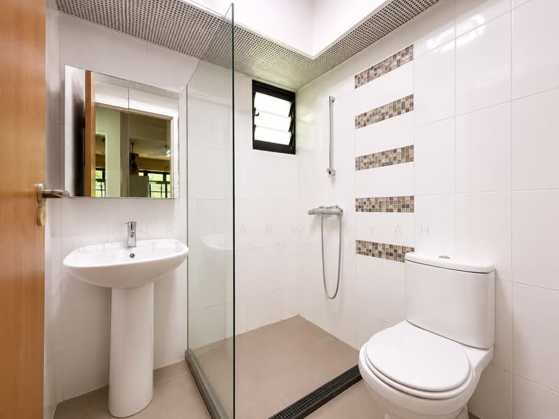 547A Segar Road, 547A Segar Road, 3 Bedrooms, 990 sqft, HDB Flat For Sale, by Nur Darwisyah Binte Noor Haidi (Wiwi), 500194111 - Bathroom - PropertyGuru.com.sg