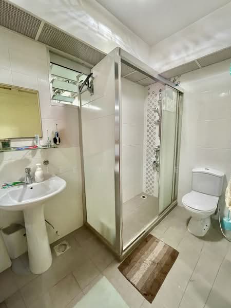 183B Boon Lay Avenue, 183B Boon Lay Avenue, 4 Bedrooms, 1,205 sqft, HDB Flat For Sale, by Lee Yin Jie, 500194121 - Bathroom - PropertyGuru.com.sg