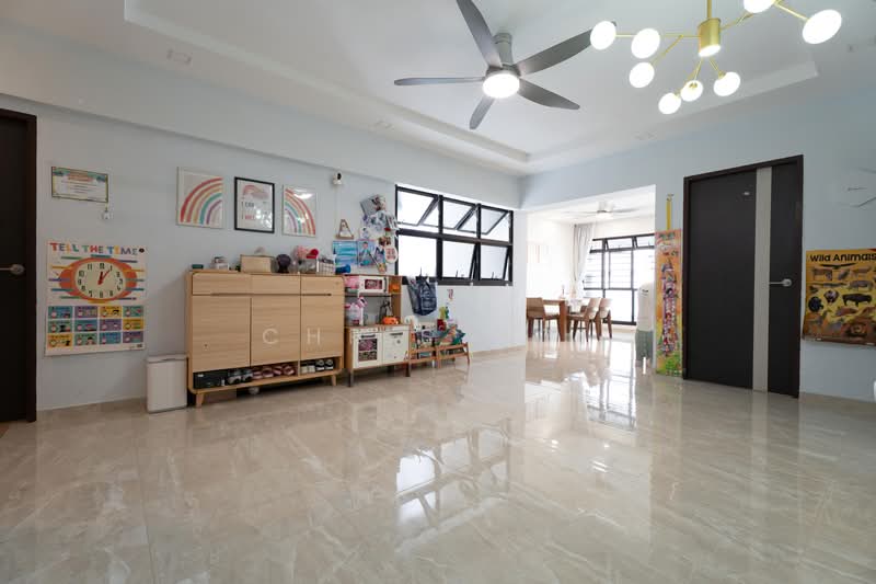 653A Jurong West Street 61, 653A Jurong West Street 61, 3 Bedrooms, 1,184 sqft, HDB Flat For Sale, by Chris Ooi, 500194123 - Living Room - PropertyGuru.com.sg