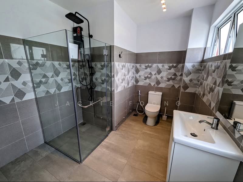 Hoot Kiam Mansion, 25 Hoot Kiam Road, 4 Bedrooms, 1,464 sqft, Walk-up Apartment For Sale, by Jackie Foong, 500194139 - Bathroom - PropertyGuru.com.sg