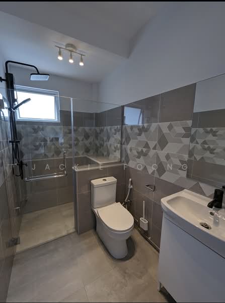 Hoot Kiam Mansion, 25 Hoot Kiam Road, 4 Bedrooms, 1,464 sqft, Walk-up Apartment For Sale, by Jackie Foong, 500194139 - Bathroom - PropertyGuru.com.sg